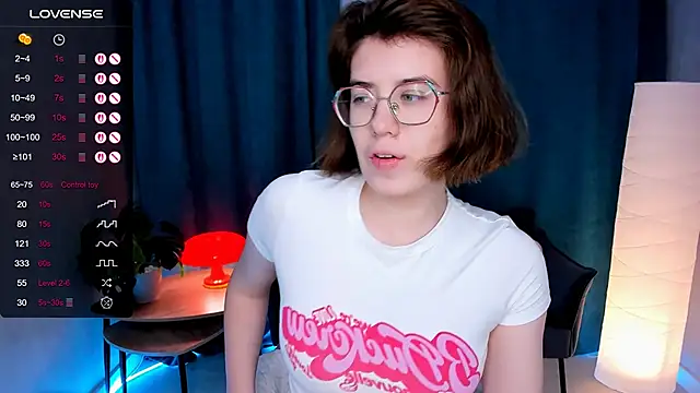 BellaCaress online show from November 30, 2025, 2:15 am