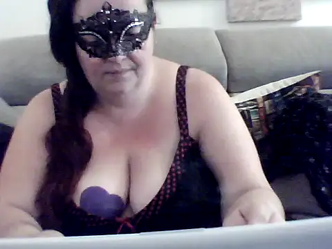 Snapshot of Valendra_ chatting on September 10, 2025, 10:15 am Valendra online show from September 10, 2025, 10:15 am