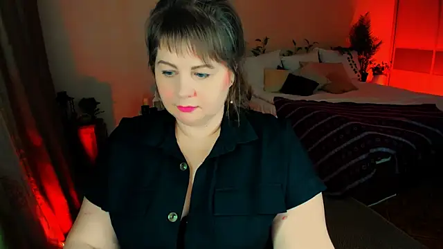 CrystaalStaar online show from February 9, 2026, 8:57 pm