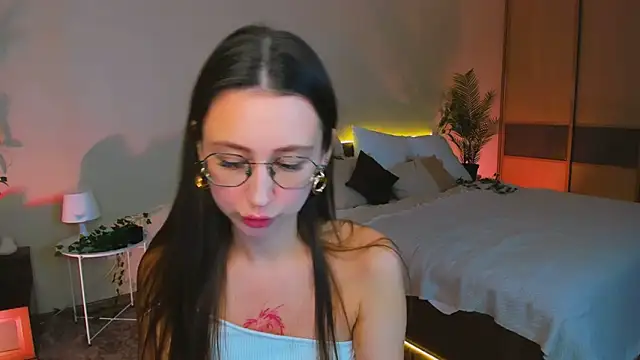 YourLovellyStory online show from October 12, 2025, 11:31 am