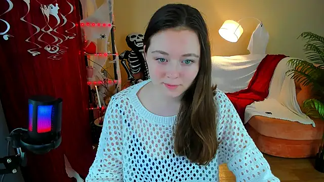 AlluringLookk online show from November 3, 2025, 4:19 pm