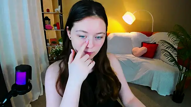 AlluringLookk online show from February 27, 2026, 12:05 pm