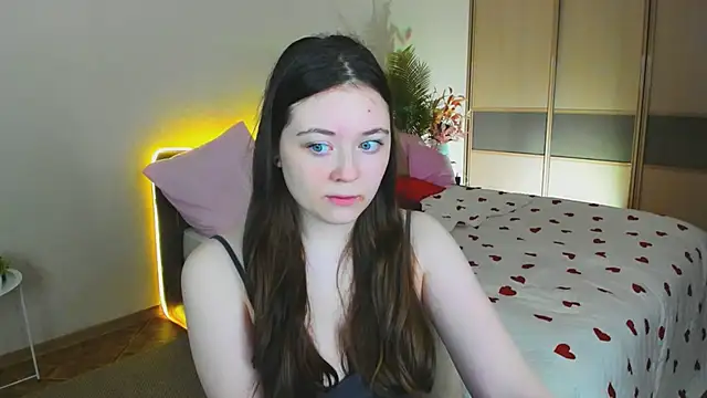 AlluringLookk online show from April 28, 2026, 4:34 pm