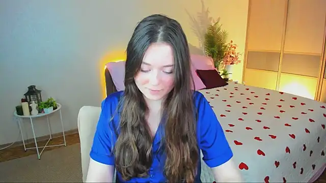 AlluringLookk online show from May 14, 2026, 4:58 pm
