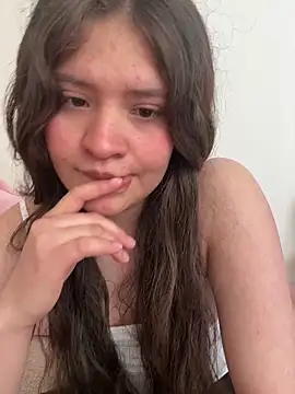 Snapshot of Emilyybennet_ chatting on April 10, 2026, 8:02 pm Emilyybennet online show from April 10, 2026, 8:02 pm