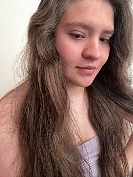 Snapshot of Emilyybennet_ chatting on April 13, 2026, 4:12 pm Emilyybennet online show from April 13, 2026, 4:12 pm