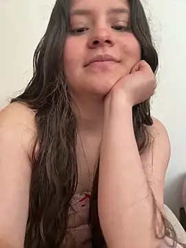 Snapshot of Emilyybennet_ chatting on May 9, 2026, 10:15 pm Emilyybennet online show from May 9, 2026, 10:15 pm