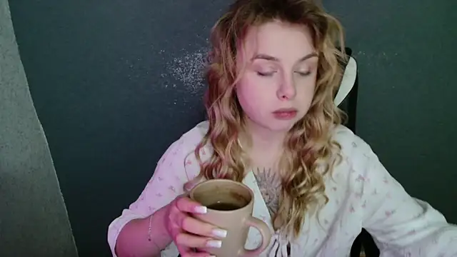 AngelicaHollywood online show from November 25, 2025, 6:19 pm