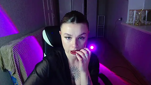 Snapshot of AngelicaHollywood chatting on February 20, 2026, 10:32 pm AngelicaHollywood online show from February 20, 2026, 10:32 pm