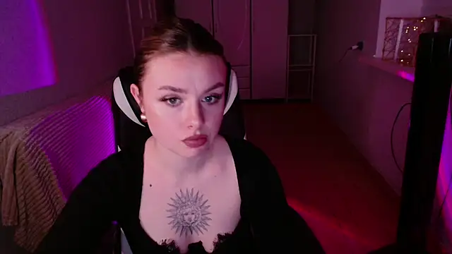 Snapshot of AngelicaHollywood chatting on February 25, 2026, 9:46 pm AngelicaHollywood online show from February 25, 2026, 9:46 pm