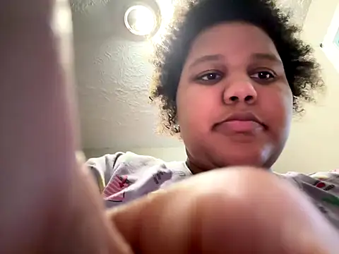 Snapshot of chocolate_bella chatting on September 16, 2025, 2:12 am chocolate bella online show from September 16, 2025, 2:12 am