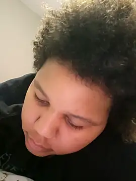 Snapshot of chocolate_bella chatting on September 24, 2025, 4:10 pm chocolate bella online show from September 24, 2025, 4:10 pm