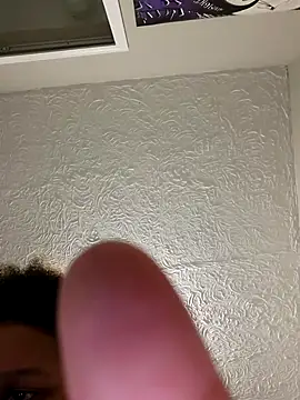 Snapshot of chocolate_bella chatting on October 4, 2025, 11:47 pm chocolate bella online show from October 4, 2025, 11:47 pm