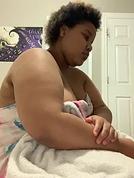 Snapshot of chocolate_bella chatting on October 12, 2025, 4:44 am chocolate bella online show from October 12, 2025, 4:44 am