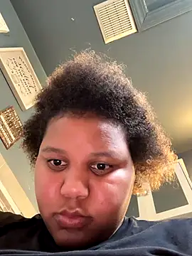 Snapshot of chocolate_bella chatting on October 13, 2025, 4:51 pm chocolate bella online show from October 13, 2025, 4:51 pm