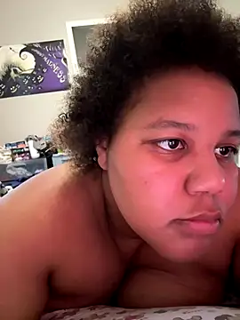 Snapshot of chocolate_bella chatting on October 14, 2025, 5:14 pm chocolate bella online show from October 14, 2025, 5:14 pm