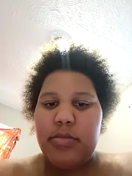 Snapshot of chocolate_bella chatting on October 17, 2025, 6:32 pm chocolate bella online show from October 17, 2025, 6:32 pm