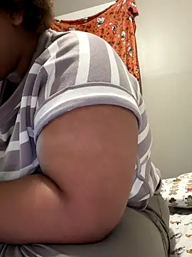 Snapshot of chocolate_bella chatting on October 21, 2025, 1:06 am chocolate bella online show from October 21, 2025, 1:06 am