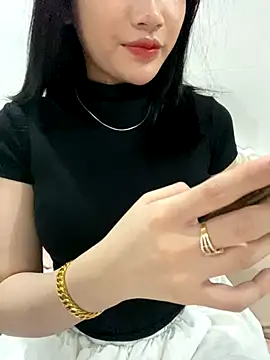 Snapshot of Beiiu_18 chatting on October 1, 2025, 9:21 pm Beiiu 18 online show from October 1, 2025, 9:21 pm