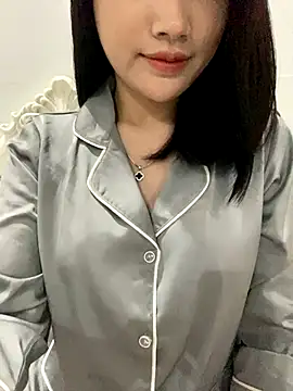 Snapshot of Beiiu_18 chatting on October 4, 2025, 8:29 pm Beiiu 18 online show from October 4, 2025, 8:29 pm