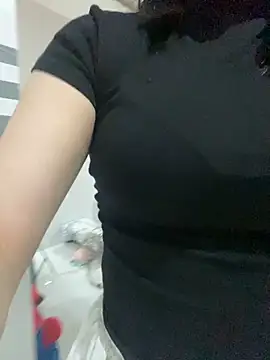 Snapshot of Beiiu_18 chatting on October 11, 2025, 8:40 pm Beiiu 18 online show from October 11, 2025, 8:40 pm