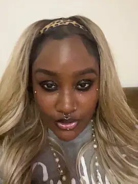 Snapshot of Cocomamii1 chatting on November 3, 2025, 3:52 am Cocomamii1 online show from November 3, 2025, 3:52 am