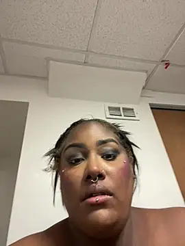 Cocomamii1 online show from January 13, 2026, 11:43 pm