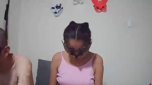 Snapshot of coplehot27 chatting on October 2, 2025, 8:27 pm coplehot27 online show from October 2, 2025, 8:27 pm