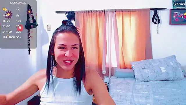 Snapshot of Azley_sweet chatting on February 7, 2025, 1:43 pm Azley sweet online show from February 7, 2025, 1:43 pm