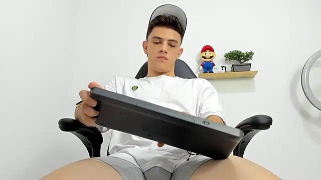 Snapshot of Mikecooper chatting on September 24, 2025, 2:04 am Mikecooper online show from September 24, 2025, 2:04 am