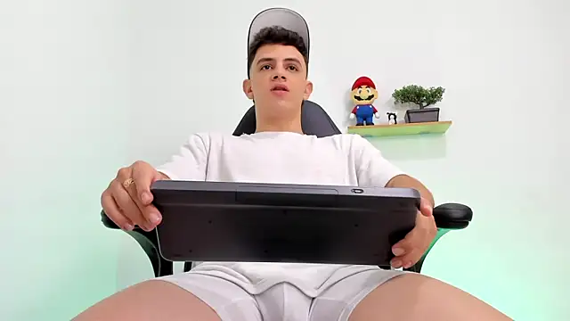 Snapshot of Mikecooper chatting on October 12, 2025, 11:59 pm Mikecooper online show from October 12, 2025, 11:59 pm