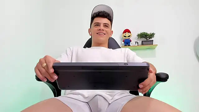 Snapshot of Mikecooper chatting on October 23, 2025, 1:38 am Mikecooper online show from October 23, 2025, 1:38 am