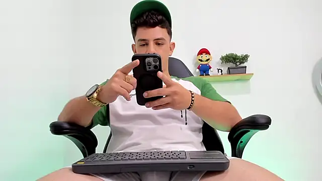 Snapshot of Mikecooper chatting on October 24, 2025, 4:53 am Mikecooper online show from October 24, 2025, 4:53 am