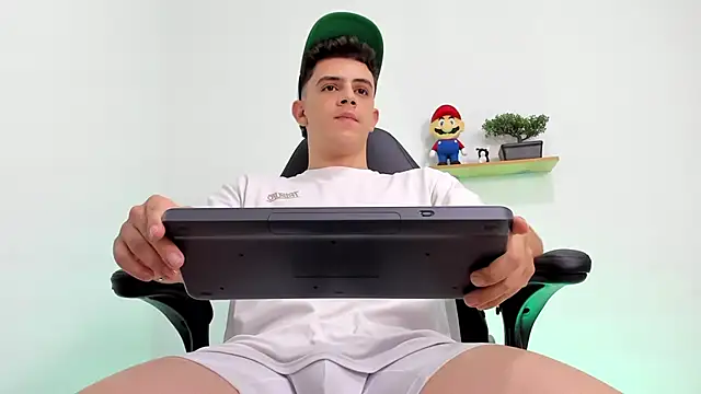 Snapshot of Mikecooper chatting on November 5, 2025, 3:06 am Mikecooper online show from November 5, 2025, 3:06 am