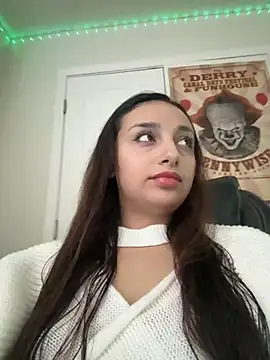 CharmingMaddie online show from November 2, 2025, 8:44 pm