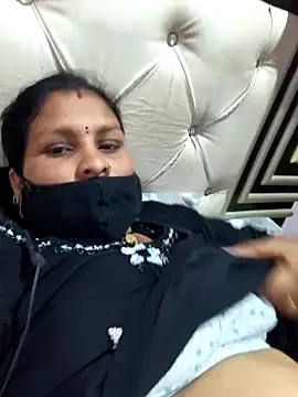 Snapshot of Love-pari077 chatting on April 9, 2026, 4:23 am Love-pari077 online show from April 9, 2026, 4:23 am