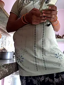 Snapshot of Love-pari077 chatting on June 10, 2026, 1:39 am Love-pari077 online show from June 10, 2026, 1:39 am