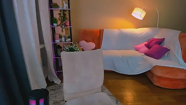 Snapshot of ChristinaConteeree chatting on October 18, 2025, 11:33 am ChristinaConteeree online show from October 18, 2025, 11:33 am