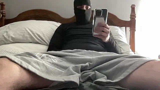 Snapshot of UncutMagic chatting on January 11, 2026, 1:10 am UncutMagic online show from January 11, 2026, 1:10 am