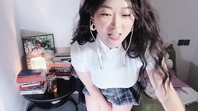 Snapshot of Emmaq996 chatting on October 20, 2025, 2:45 am Emmaq996 online show from October 20, 2025, 2:45 am