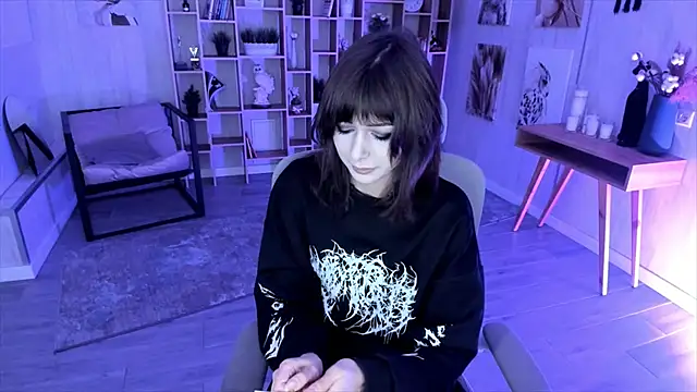 Snapshot of CrystallBloom chatting on October 1, 2025, 1:11 am CrystallBloom online show from October 1, 2025, 1:11 am