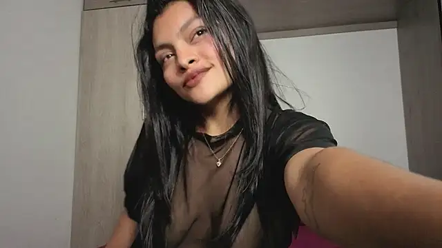 Snapshot of Candela___ chatting on April 21, 2026, 3:35 am Candela online show from April 21, 2026, 3:35 am