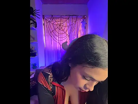 emma fiore4  online show from October 7, 2025, 4:04 pm