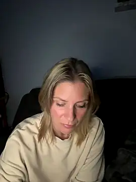 Lexi-Lux-X online show from September 21, 2025, 1:40 am