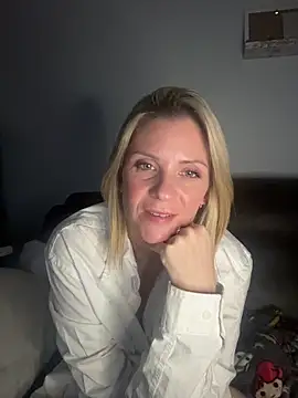 Lexi-Lux-X online show from November 23, 2025, 3:17 am