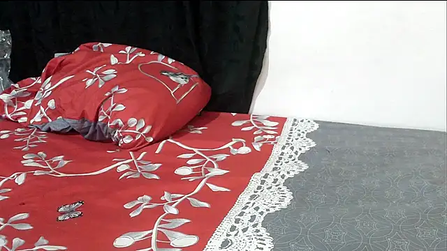 angelainparis28 online show from September 14, 2025, 5:39 am