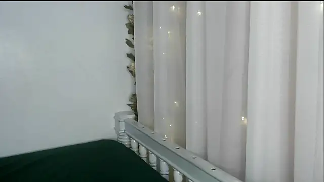 angelainparis28 online show from September 21, 2025, 4:03 am