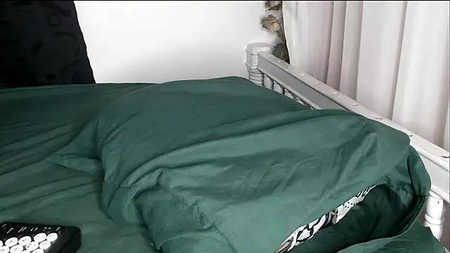 angelainparis28 online show from September 22, 2025, 5:31 am