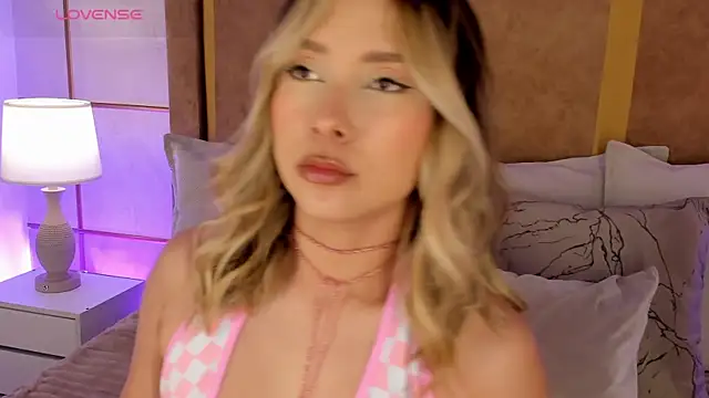 Snapshot of GretaVelvet chatting on August 4, 2026, 7:27 pm GretaVelvet online show from August 4, 2026, 7:27 pm