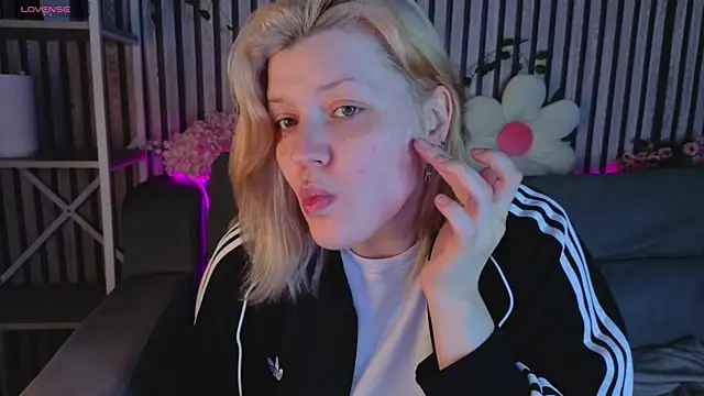 Snapshot of Michele_Greenn chatting on July 3, 2026, 1:12 am Michele Greenn online show from July 3, 2026, 1:12 am